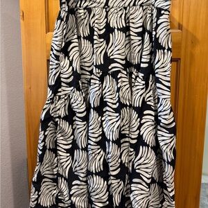 a new day Black and White Leaf Pattern Maxi Skirt